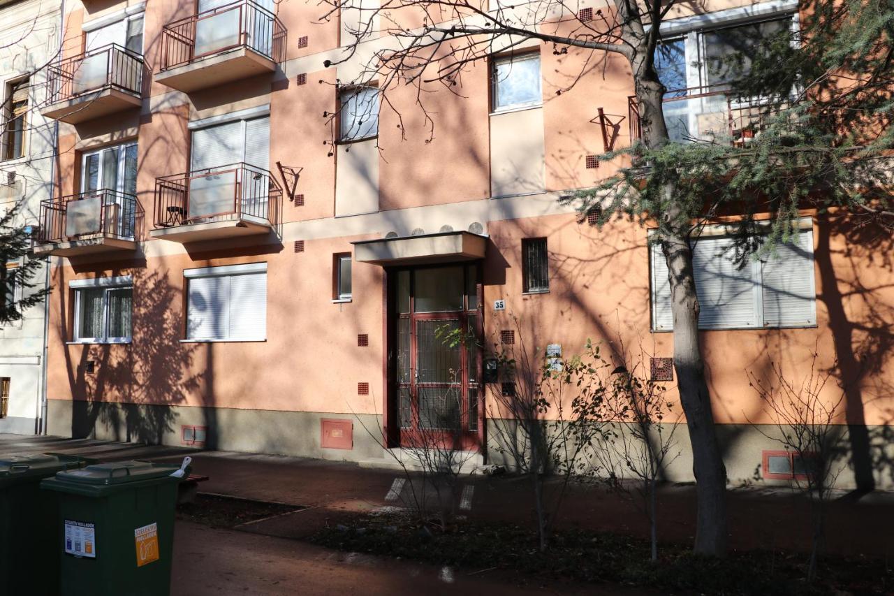 Petofi Apartman Apartment Szeged Ngoại thất bức ảnh