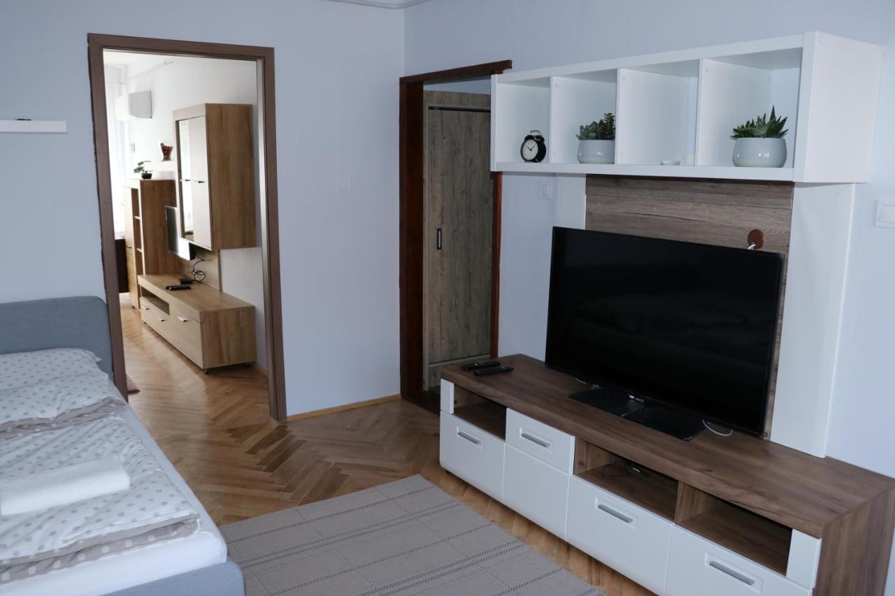 Petofi Apartman Apartment Szeged Ngoại thất bức ảnh