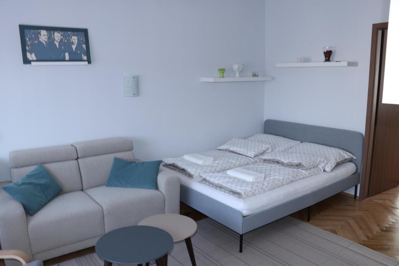 Petofi Apartman Apartment Szeged Ngoại thất bức ảnh