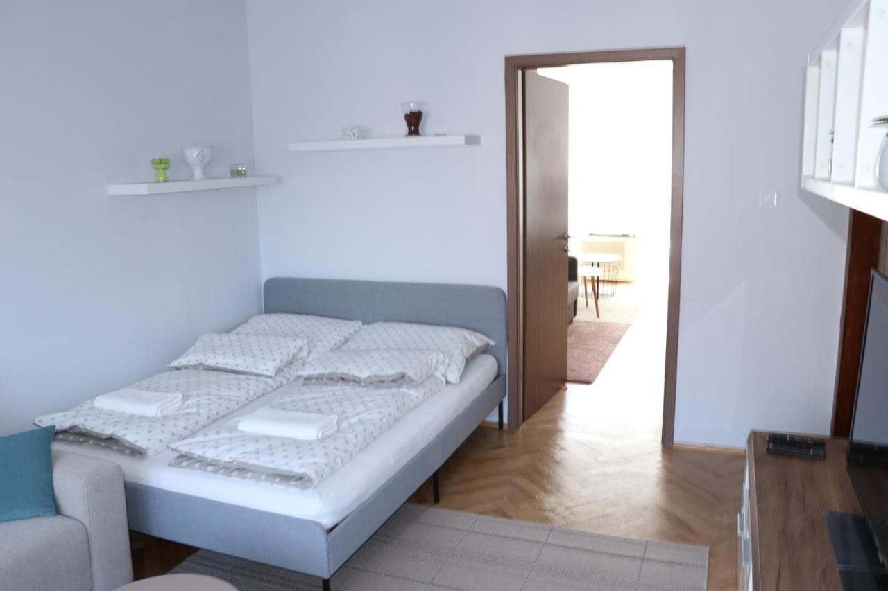 Petofi Apartman Apartment Szeged Ngoại thất bức ảnh